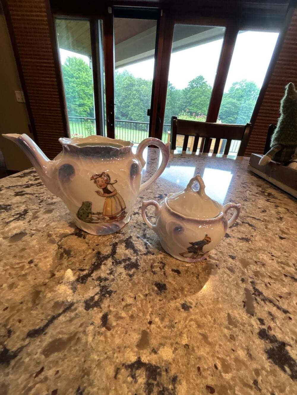 Havaria Porcelain Creamer and Sugar Bowl Set with Child's Motif